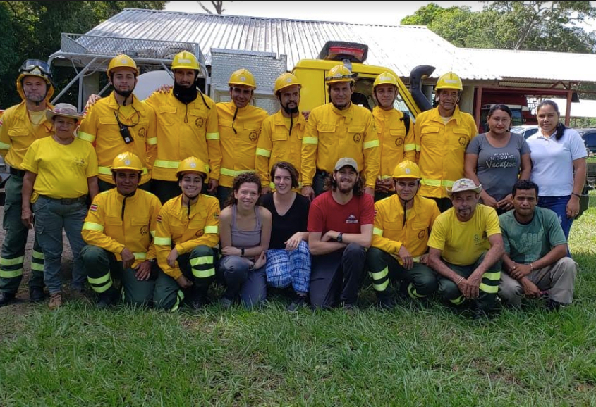 Photo of Capuchinos de Taboga team with firefighting team